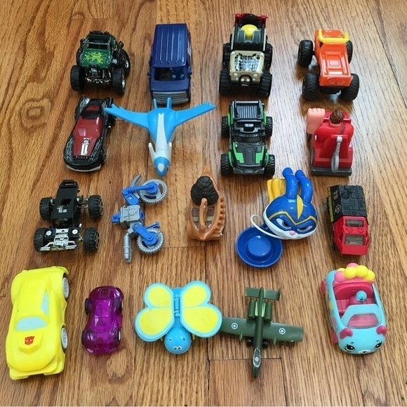 Lots of 18 toy small Cars Vehicles - Picture 3 of 13